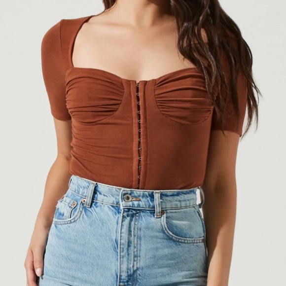 EUC Beautiful Comfy Soft Hook and Eye Corset Style Short Sleeve Thong Bodysuit - Picture 6 of 14